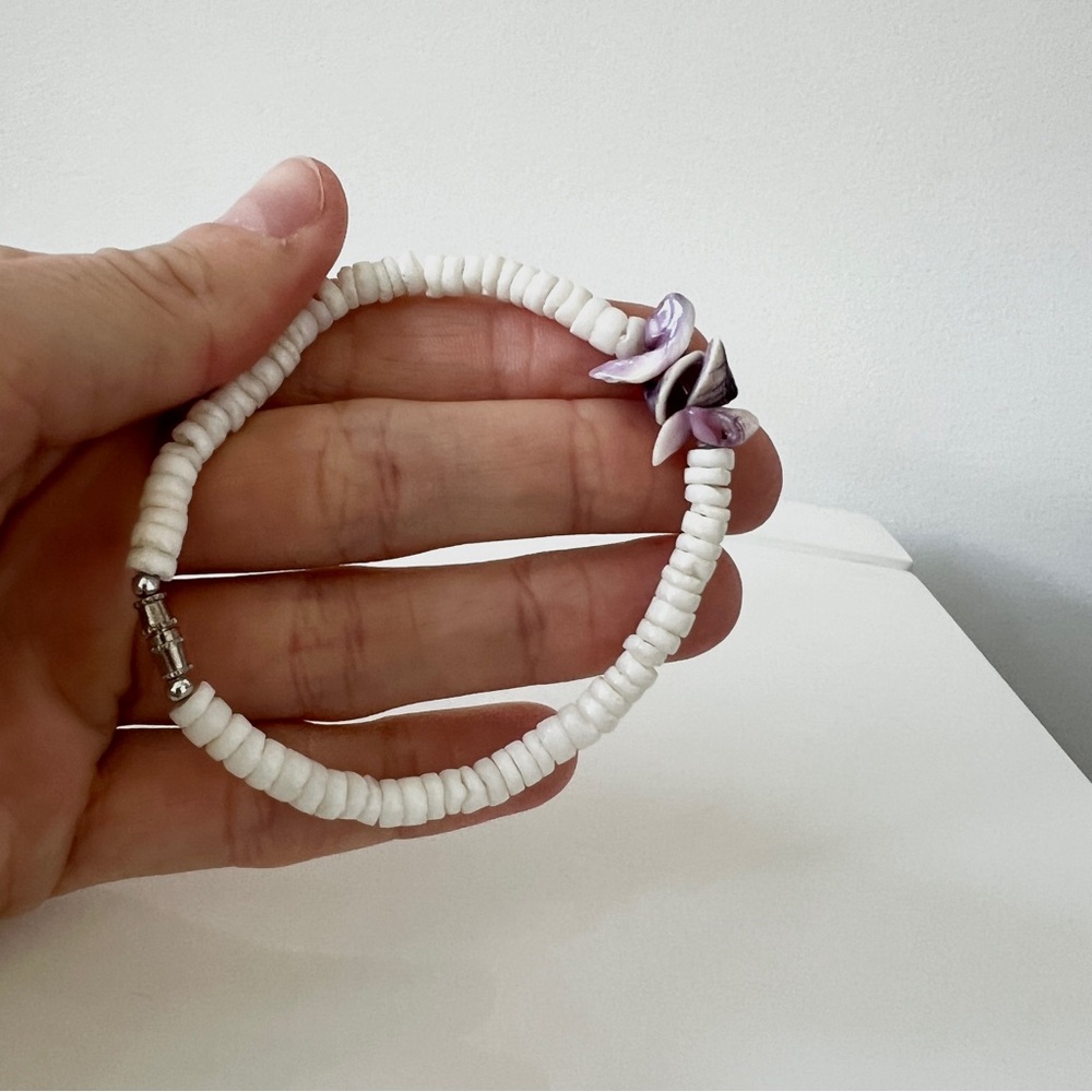 White purple Hawaiian natural seashell bracelet